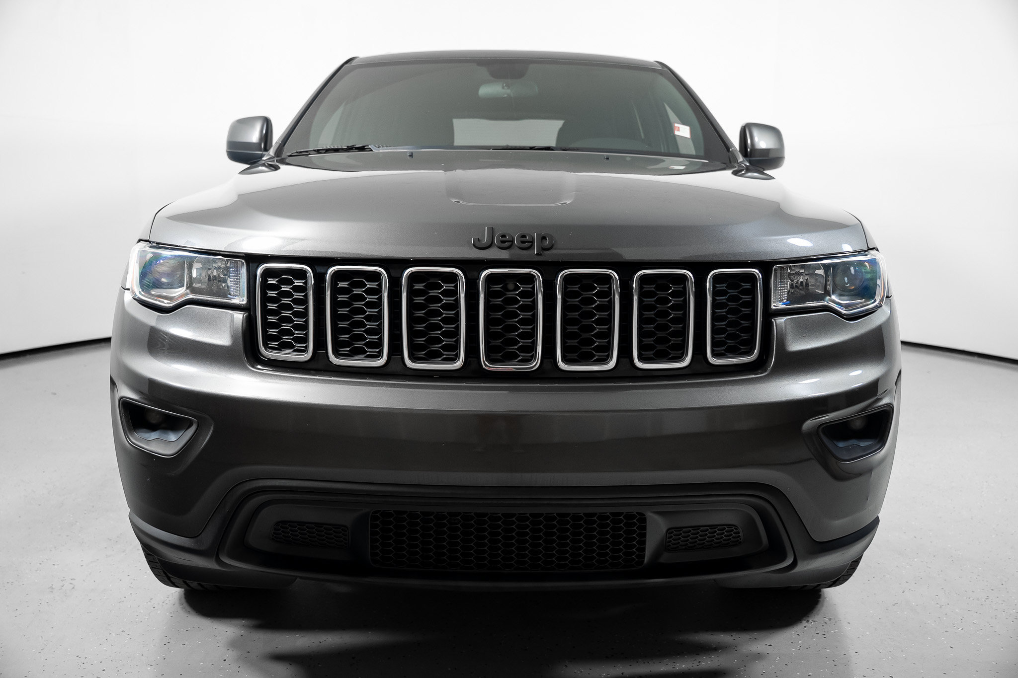 Used 2018 Jeep Grand Cherokee Laredo RWD image 18