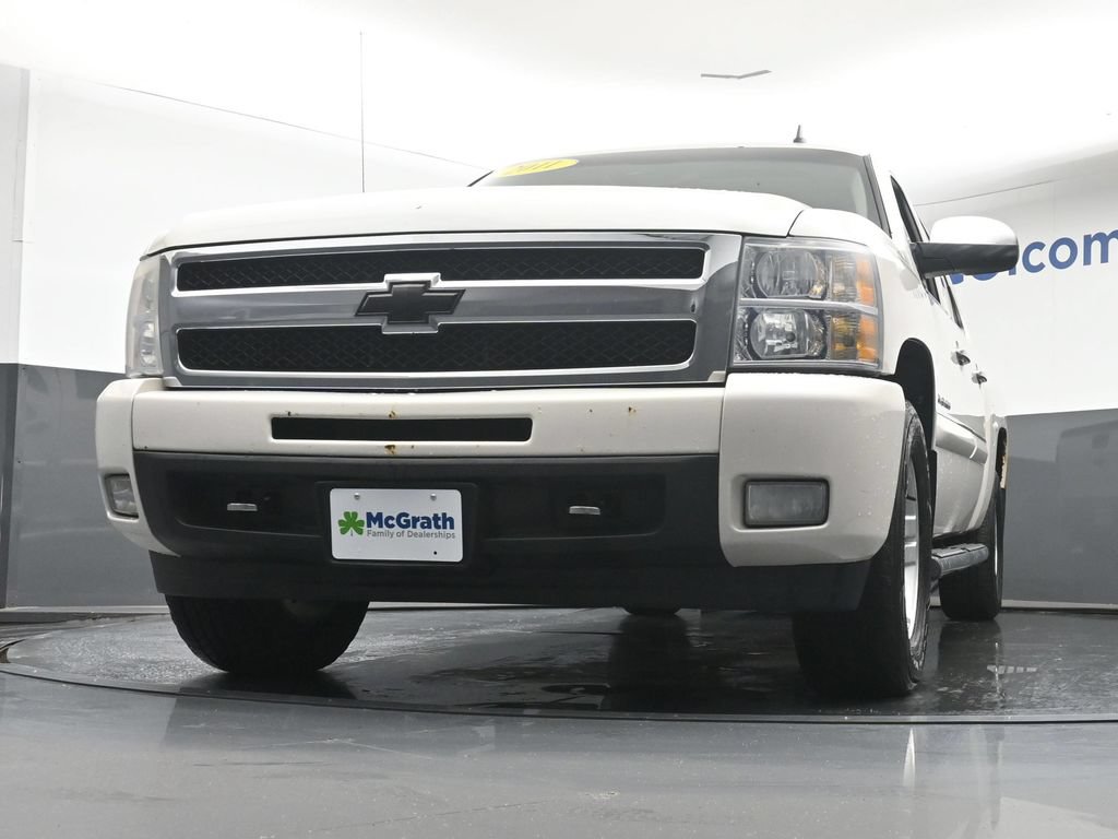 Used 2011 Chevrolet Silverado 1500 LTZ w/ LTZ White Diamond Edition AWD/4WD image 7