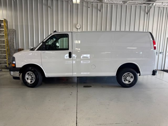 Used 2021 Chevrolet Express 2500 w/ Driver Convenience Package RWD image 3