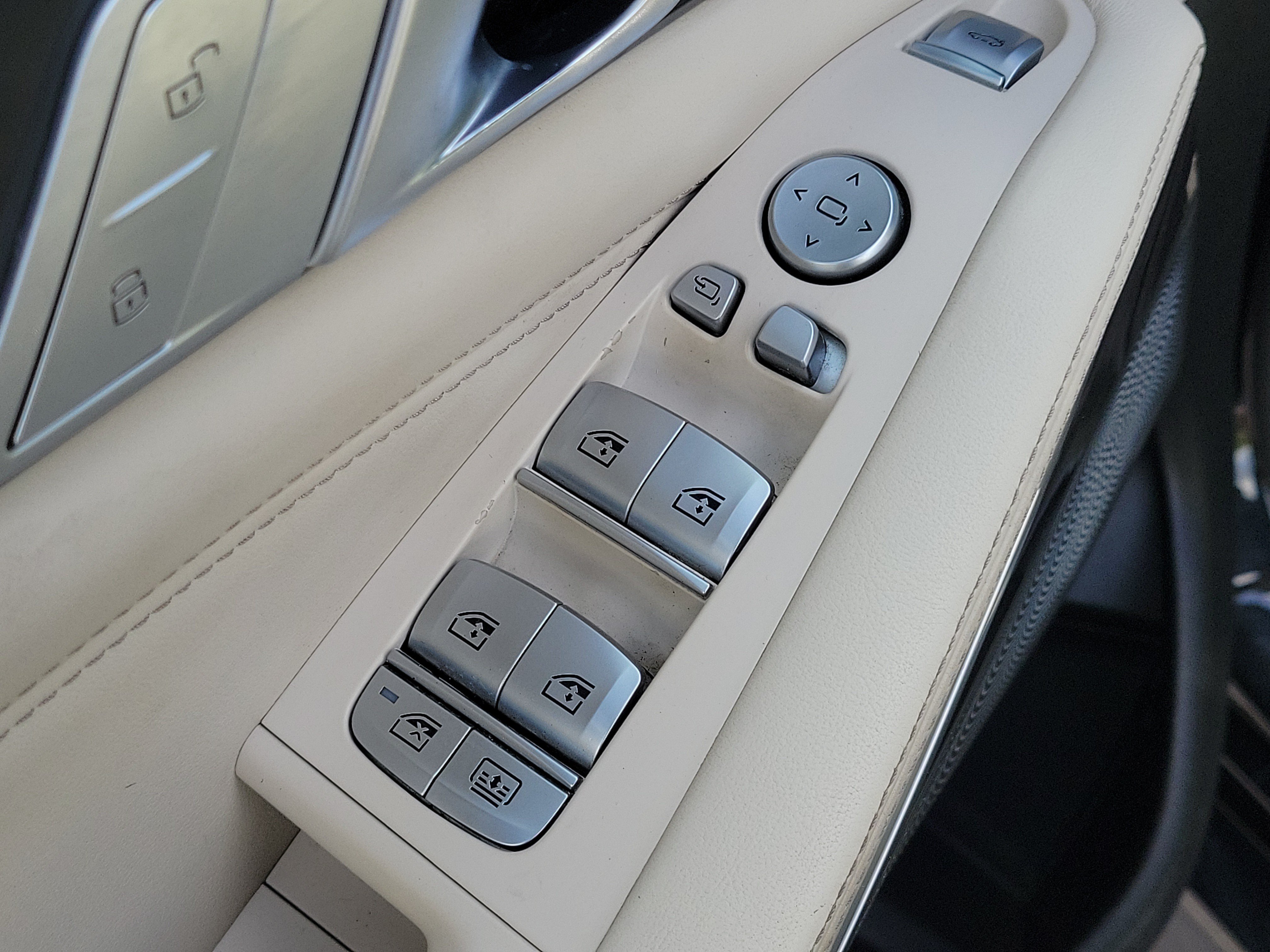 Used 2021 BMW X7 M50i AWD/4WD image 23