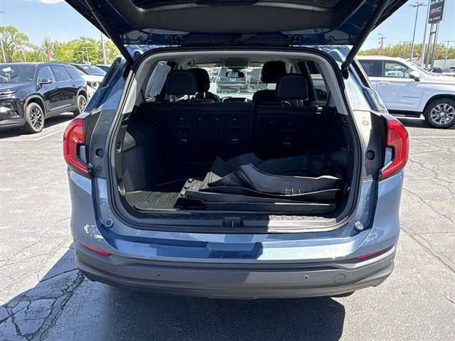 Used 2024 GMC Terrain SLE w/ Driver Convenience Package FWD image 24