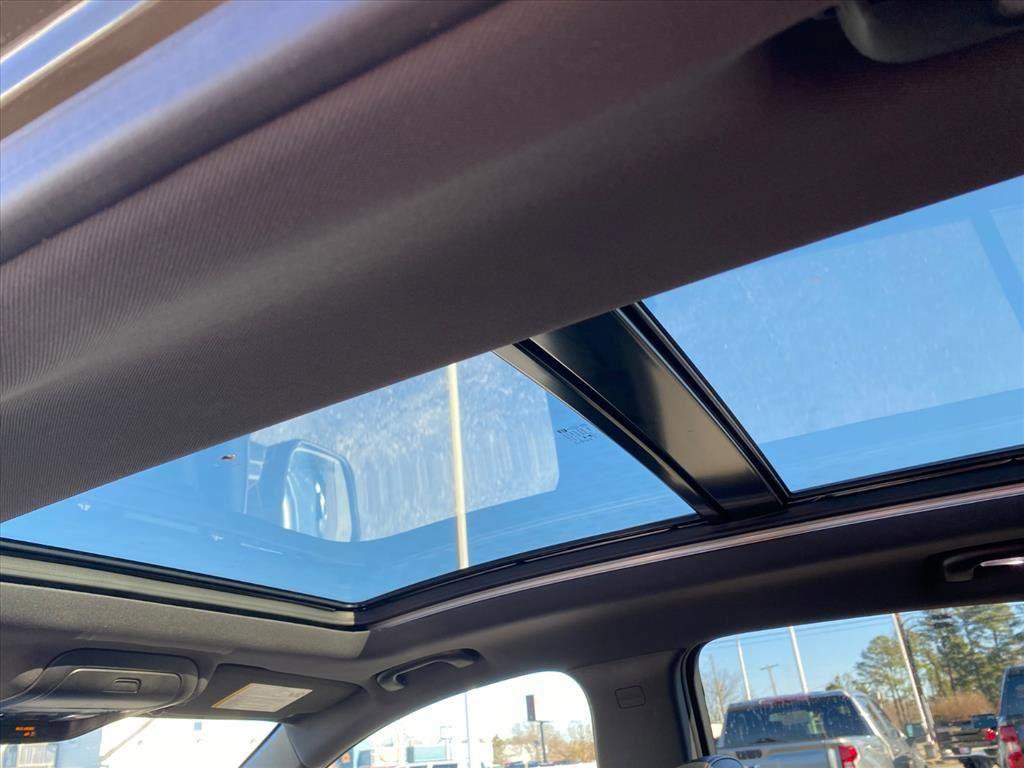 Used 2023 Chevrolet Equinox RS w/ RS Leather Package image 23