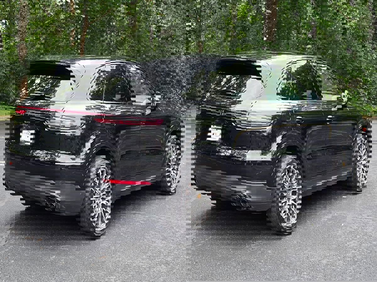 Used 2023 Porsche Cayenne Platinum Edition image 6