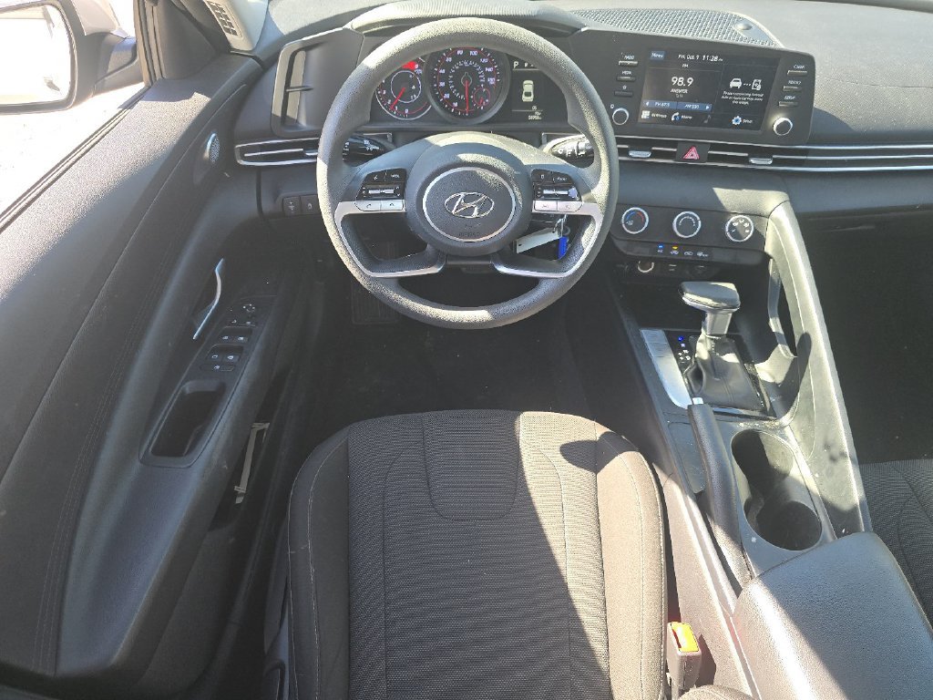 Used 2021 Hyundai Elantra SE w/ Preferred Accessory Package FWD image 20
