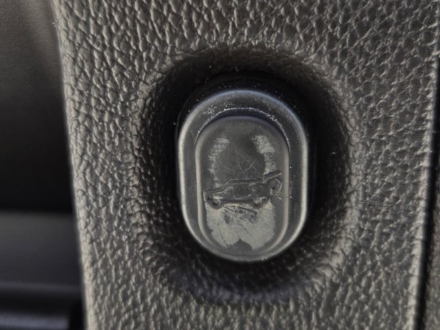 Used 2015 Chevrolet Suburban LTZ RWD image 12