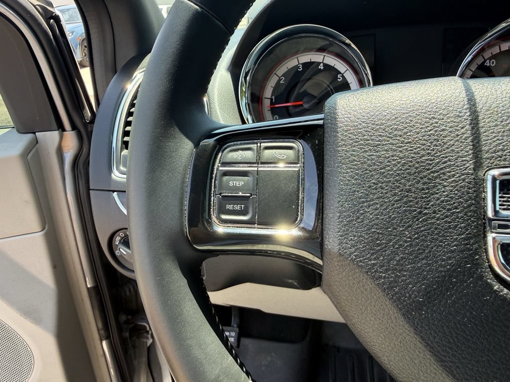 Used 2016 Dodge Grand Caravan SXT FWD image 17