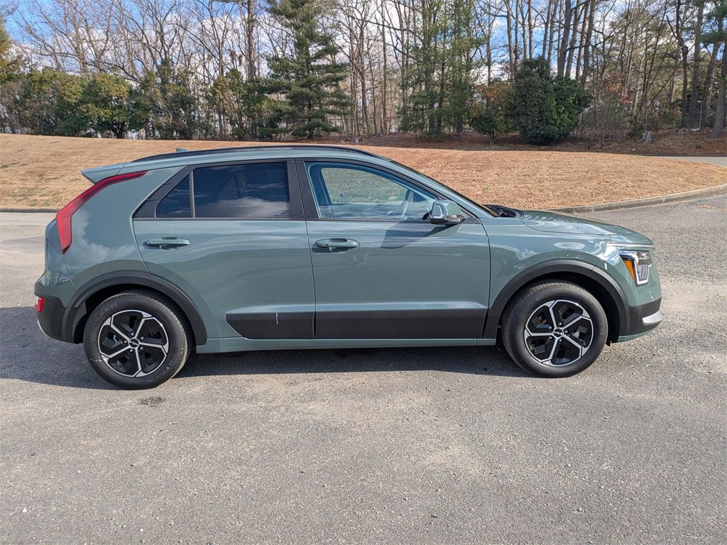 Used 2025 Kia Niro EX image 3