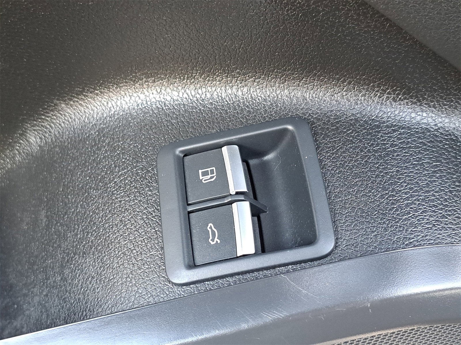 Used 2023 Audi Q5 e Premium w/ Convenience Package image 31