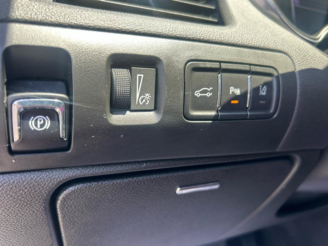 Used 2017 Chevrolet Impala Premier w/ Enhanced Convenience Package FWD image 17