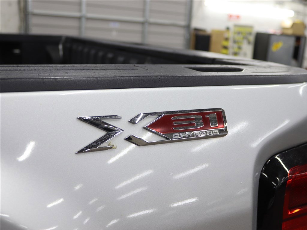 Used 2022 GMC Sierra 2500 SLE w/ X31 Off-Road Package image 9