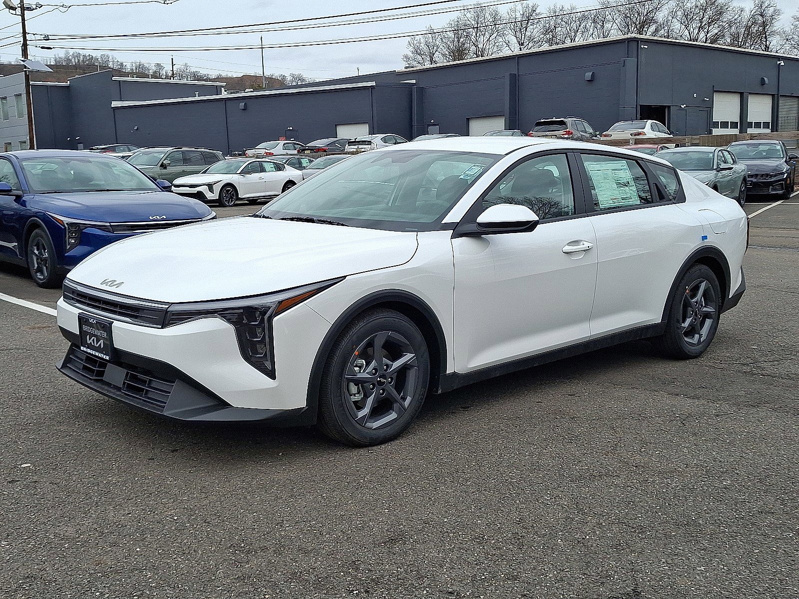 New 2025 Kia K4 LXS image 2