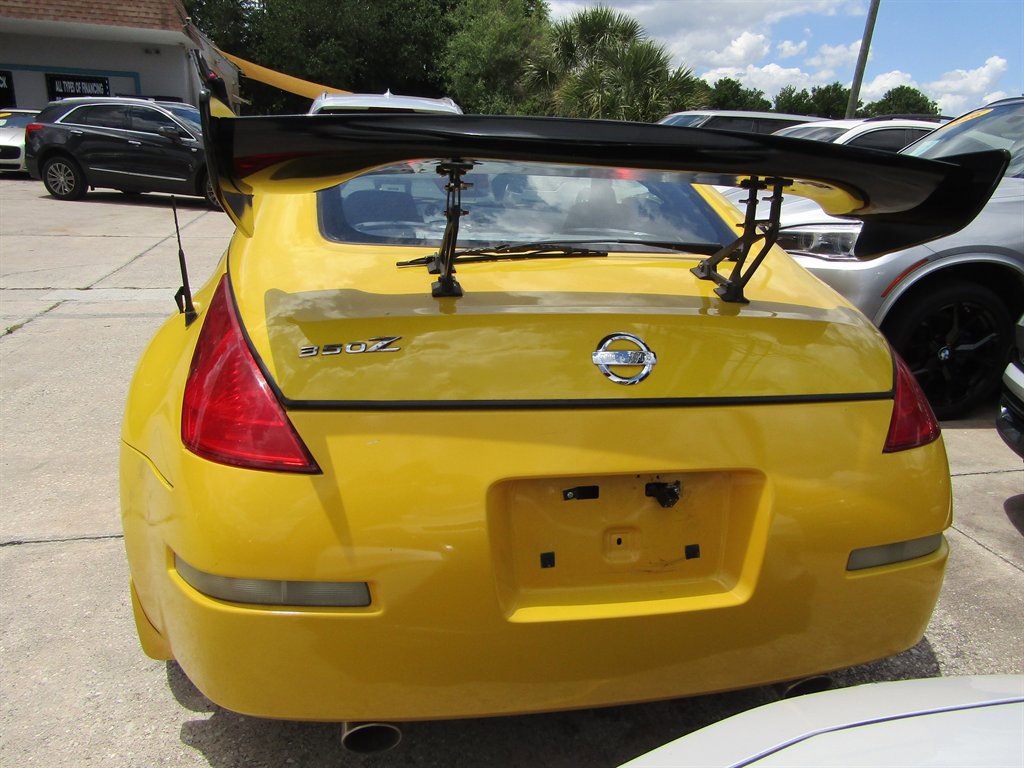 Used 2005 Nissan 350Z Enthusiast RWD image 3