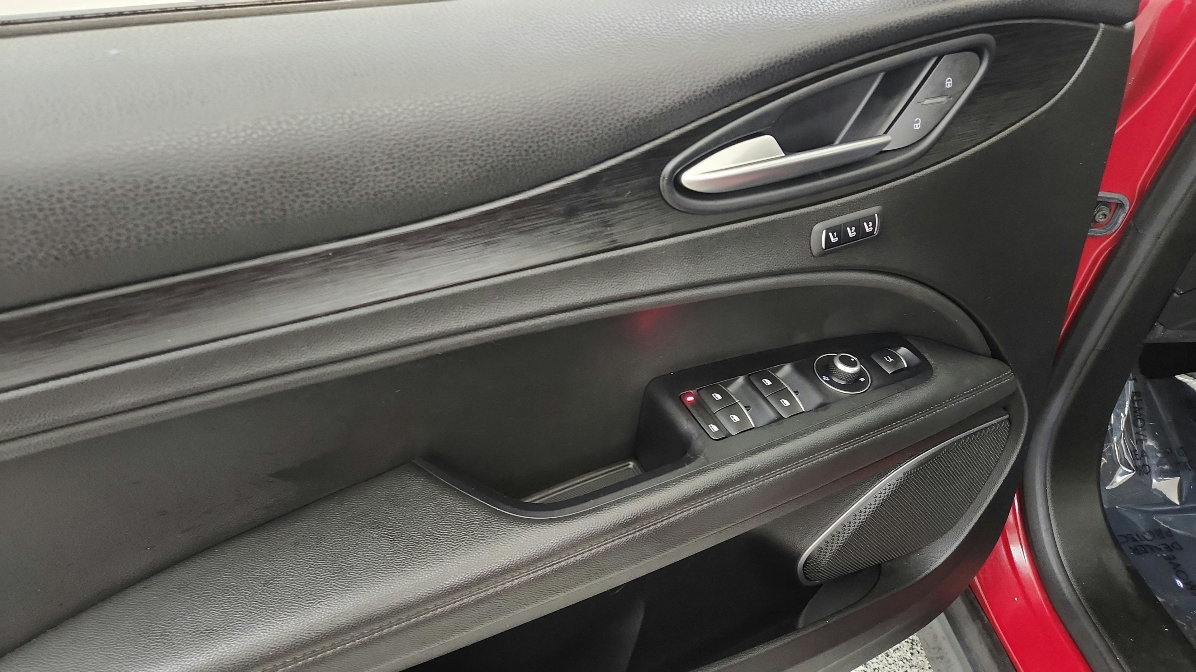 Used 2018 Alfa Romeo Stelvio AWD image 19