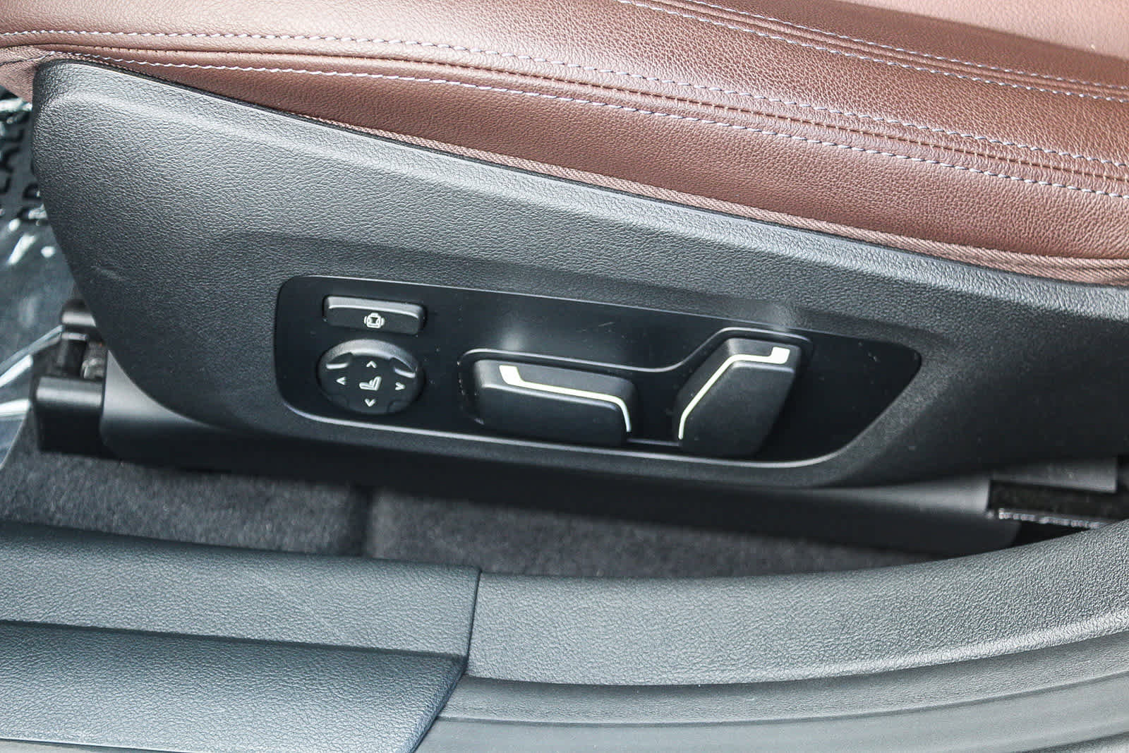 Used 2025 BMW i4 eDrive40 w/ Premium Package image 21