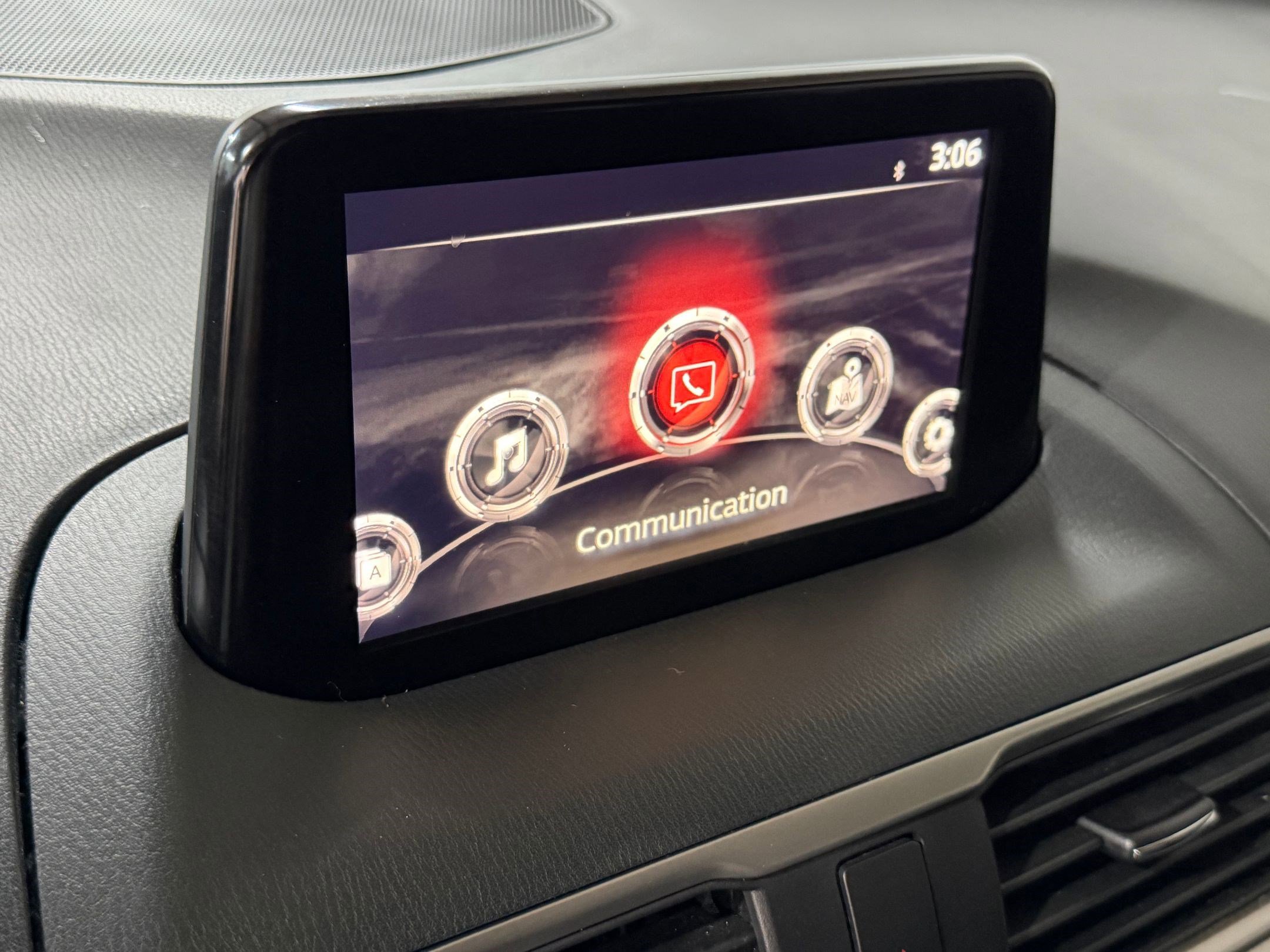 Used 2018 MAZDA MAZDA3 Touring FWD image 26