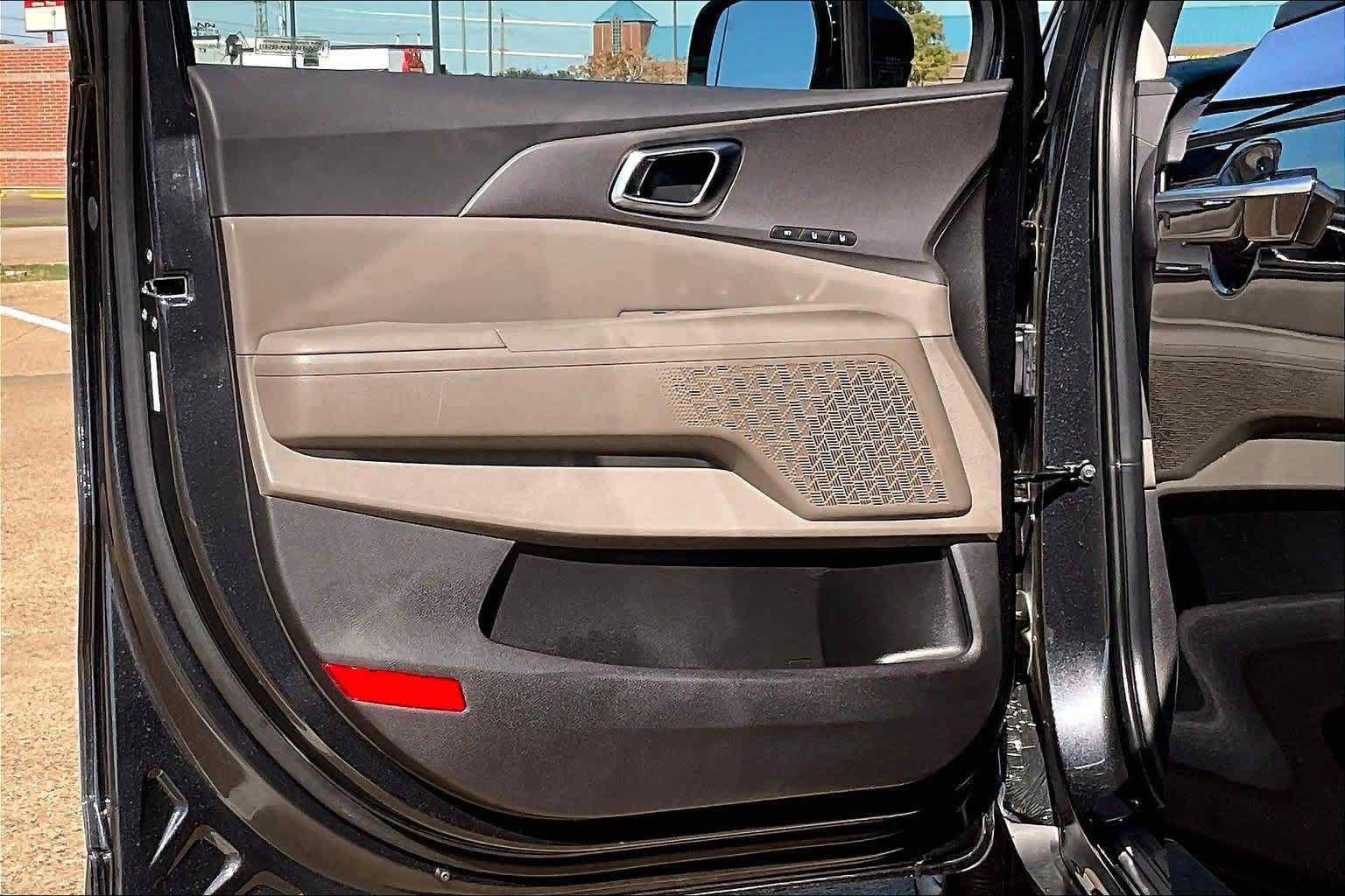 Certified 2026 Kia Carnival EX FWD image 25