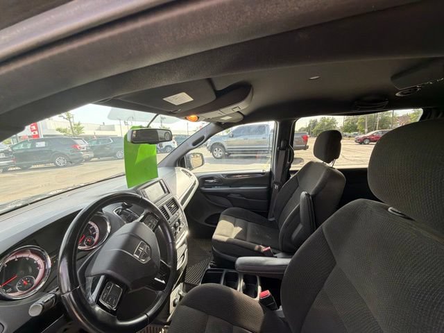 Used 2017 Dodge Grand Caravan SE FWD image 19