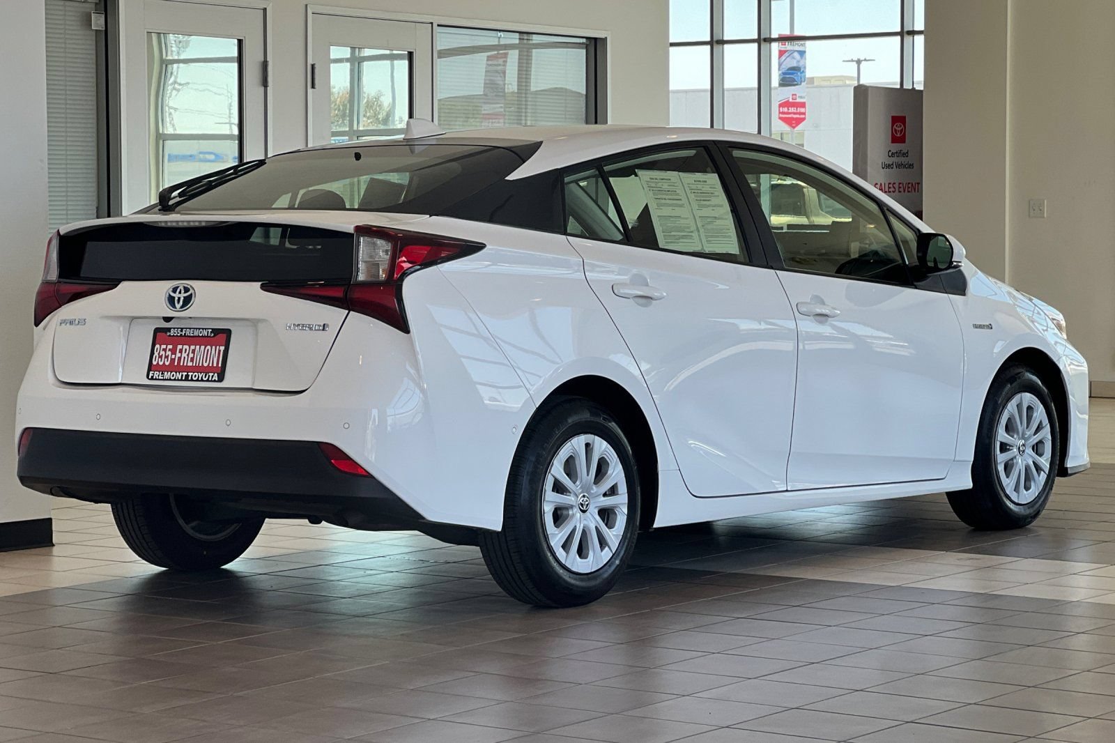 Certified 2022 Toyota Prius LE FWD image 4