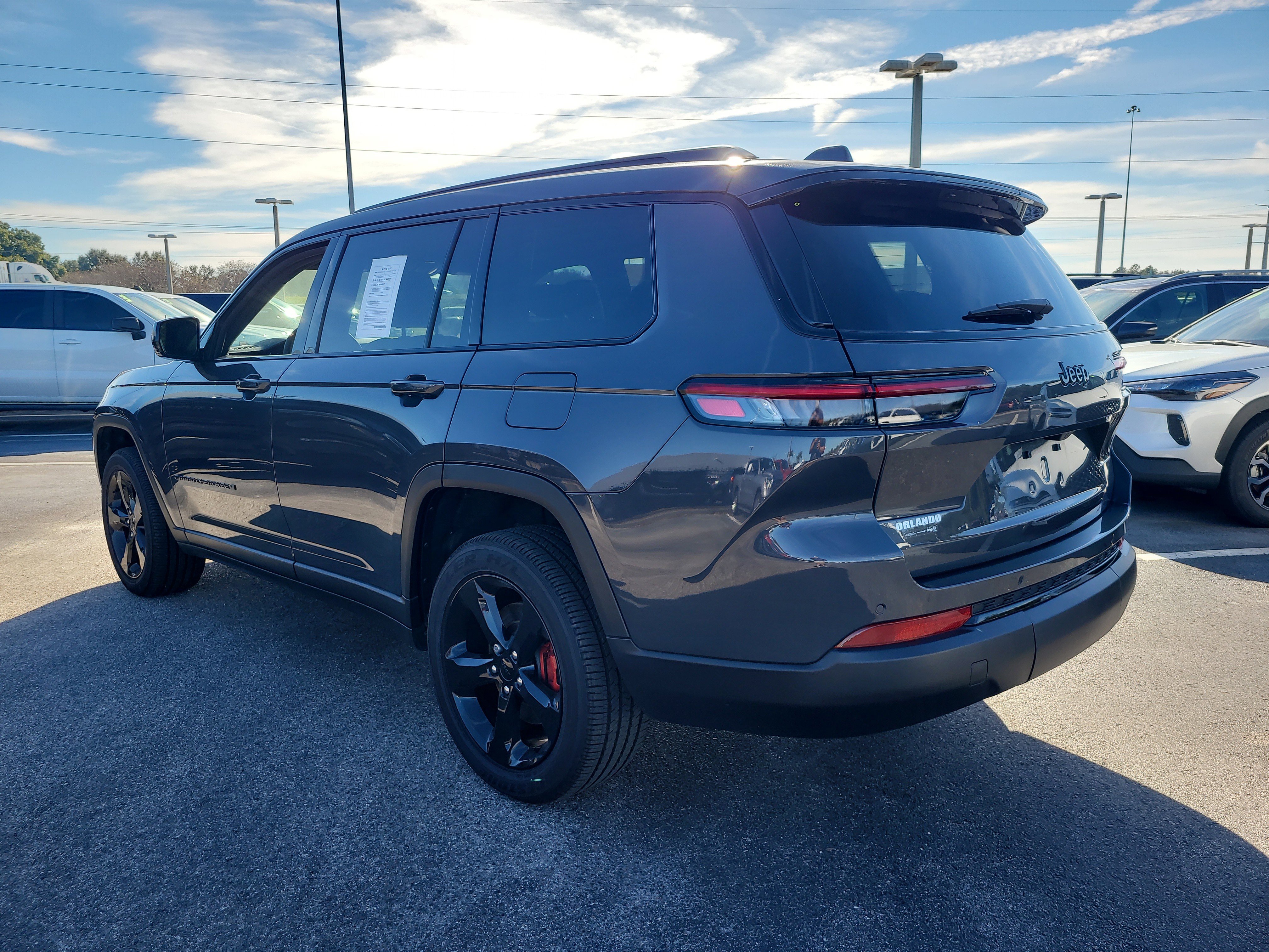 Used 2025 Jeep Grand Cherokee L Laredo image 6