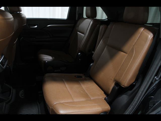 Used 2018 Toyota Highlander Limited AWD/4WD image 18