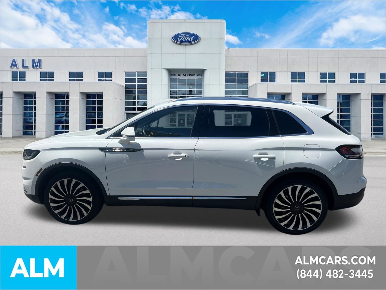 Used 2023 Lincoln Nautilus Black Label w/ Class II Trailer Tow Package AWD/4WD image 9