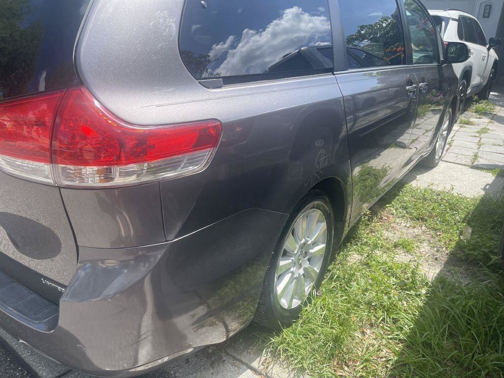 Used 2014 Toyota Sienna Limited w/ Limited Premium Package FWD image 26