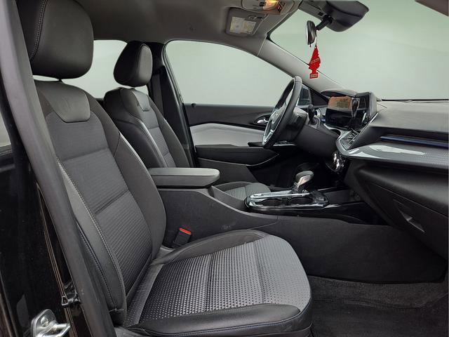 Used 2025 Chevrolet Trax LT w/ Driver Confidence Package FWD image 12