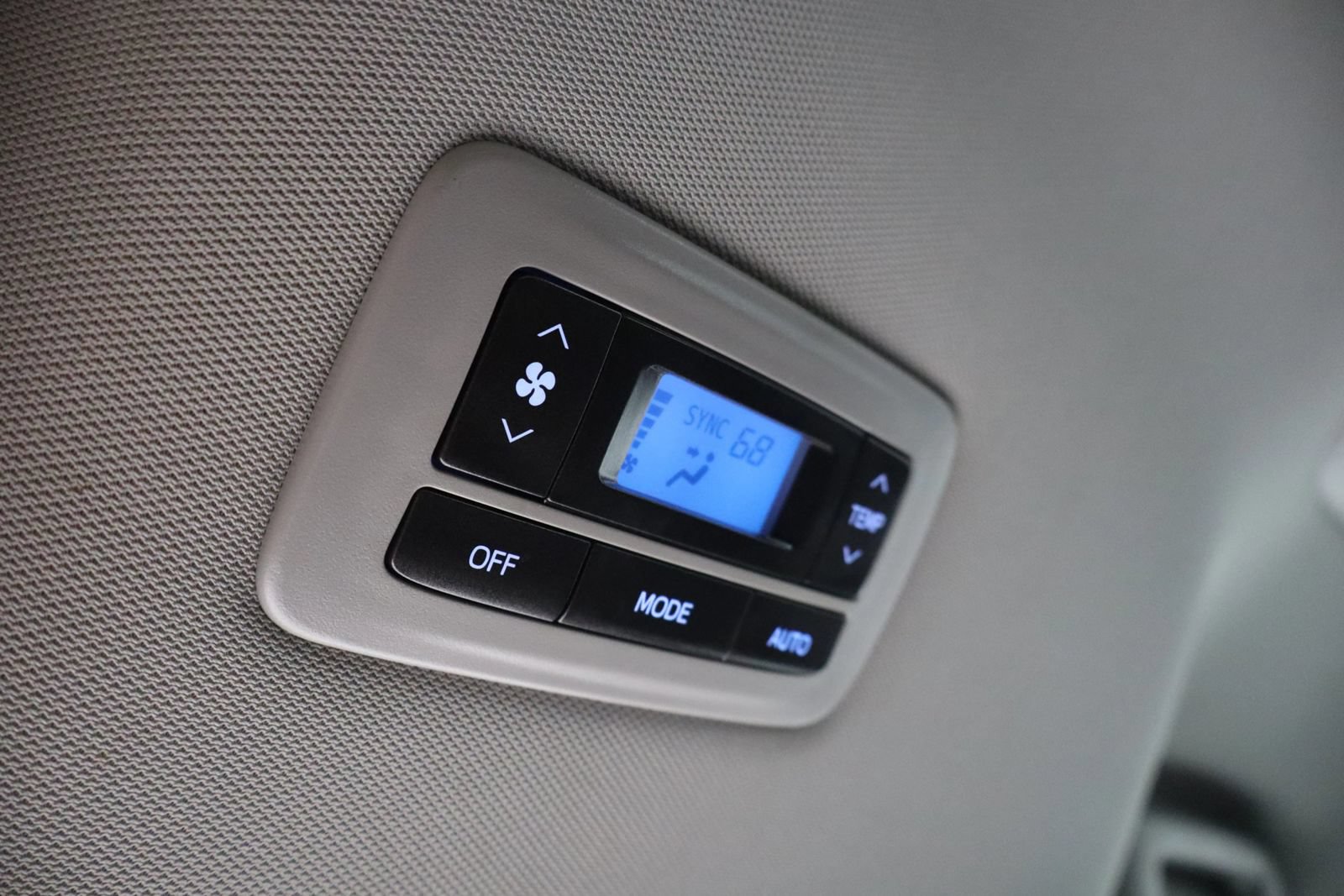 Used 2017 Toyota Sienna SE Premium FWD image 21