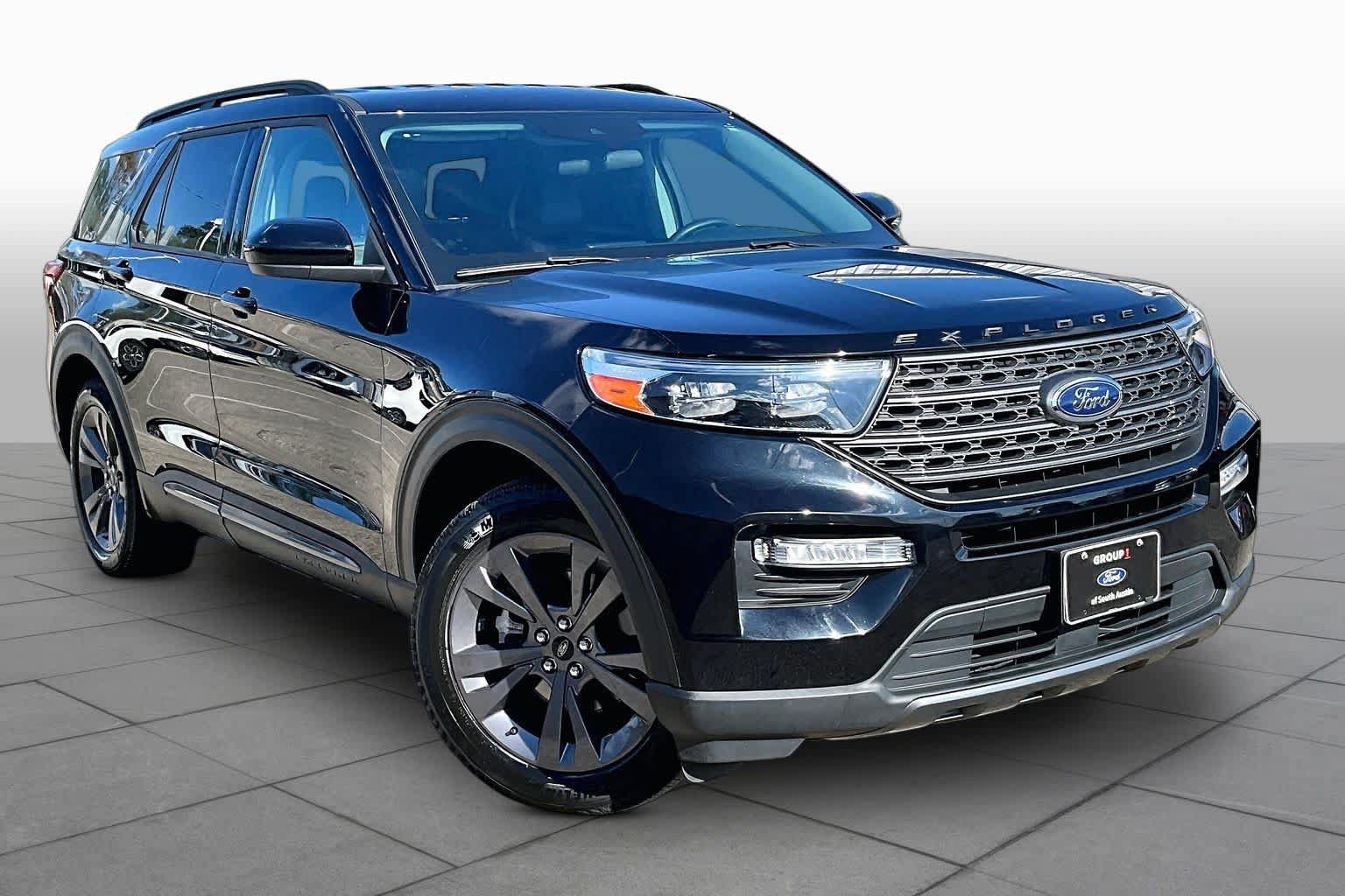 Certified 2024 Ford Explorer XLT w/ Equipment Group 202A RWD image 3