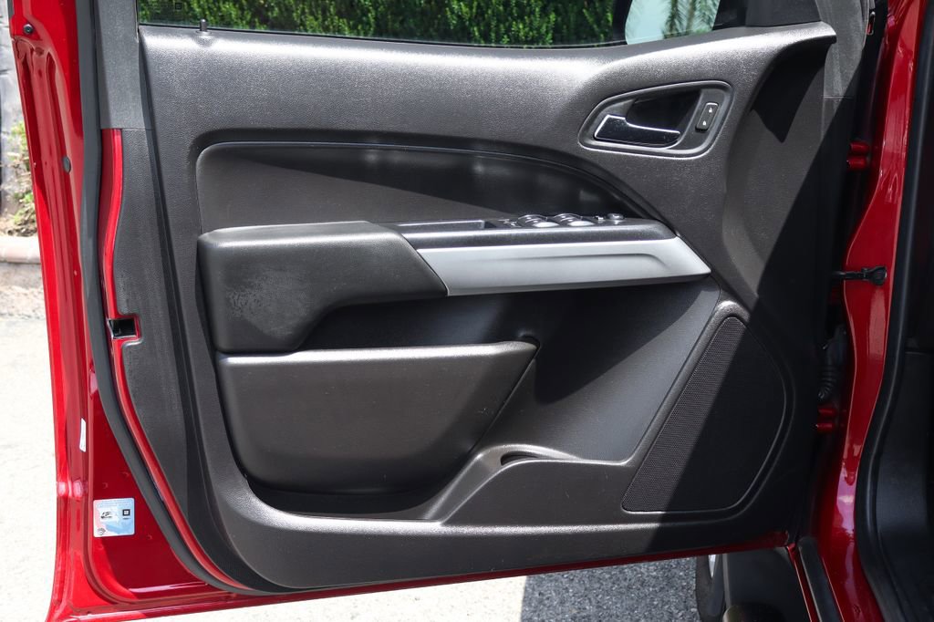 Used 2017 Chevrolet Colorado LT w/ LT Convenience Package RWD image 17