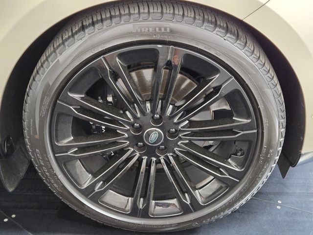 Used 2024 Land Rover Range Rover SE image 9