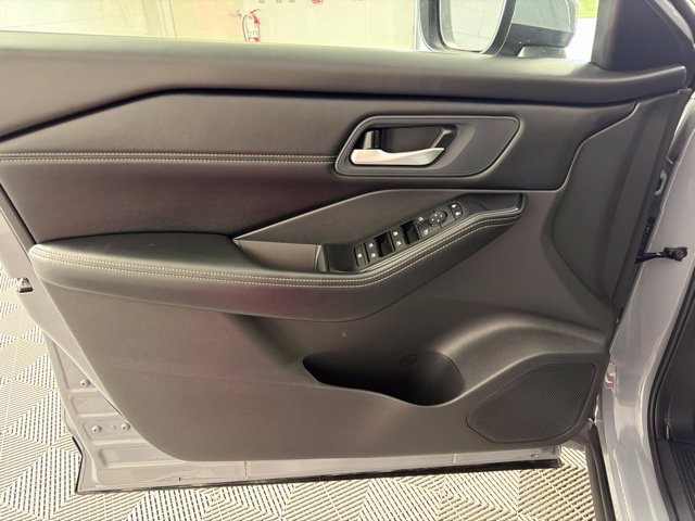 Used 2026 Nissan Rogue SV w/ SV Premium Package AWD/4WD image 13