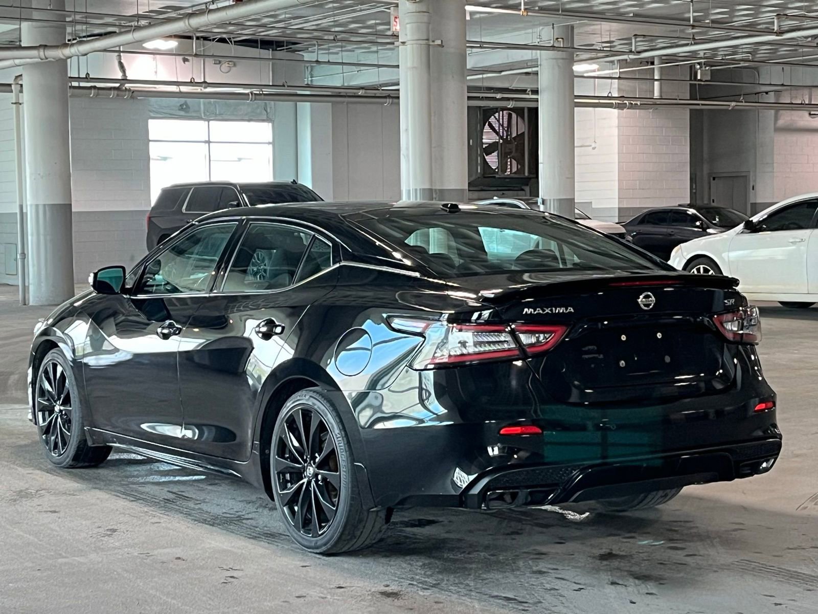 Used 2022 Nissan Maxima SR w/ Sport Mat Group FWD image 8
