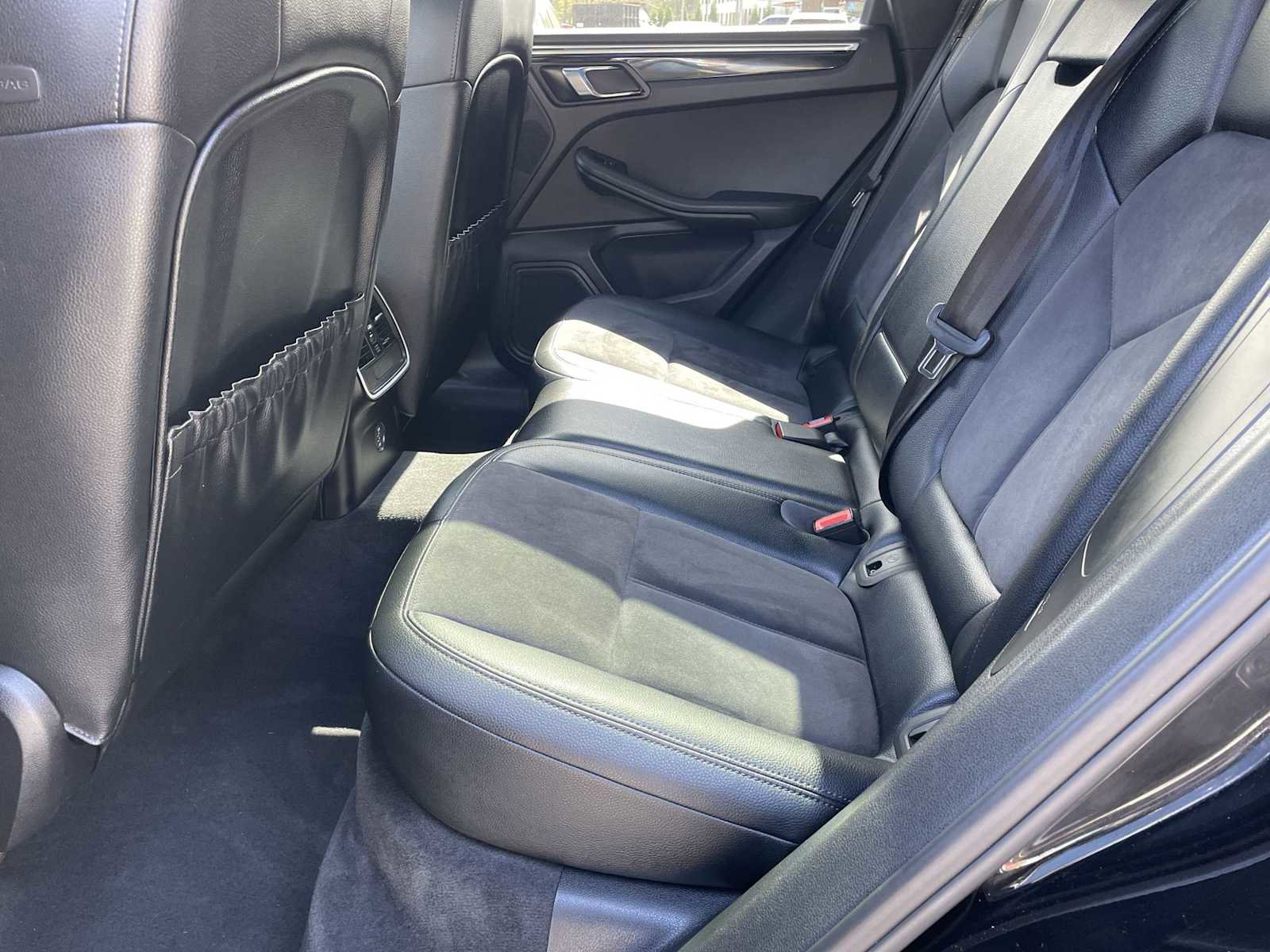 Used 2018 Porsche Macan image 9