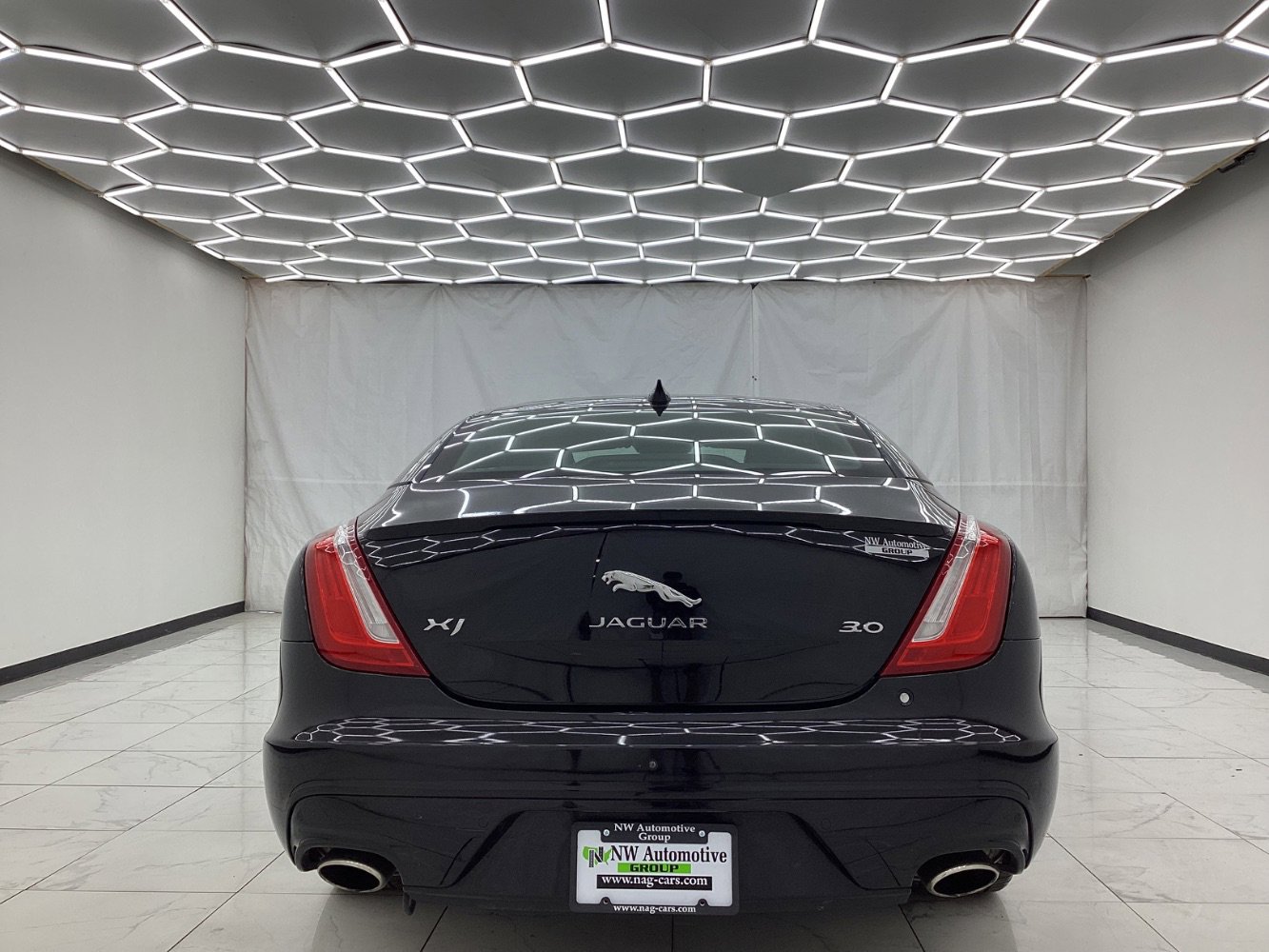 Used 2018 Jaguar XJ R-Sport image 10