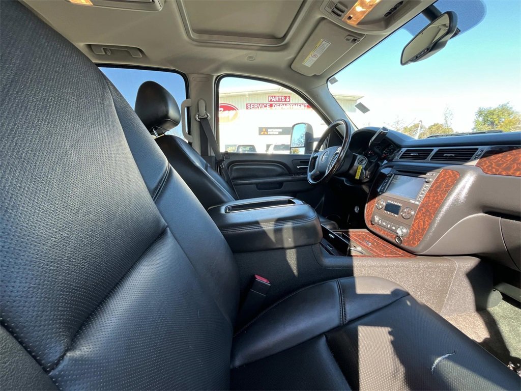 Used 2014 GMC Sierra 2500 Denali w/ Suspension Package, Off-Road image 13