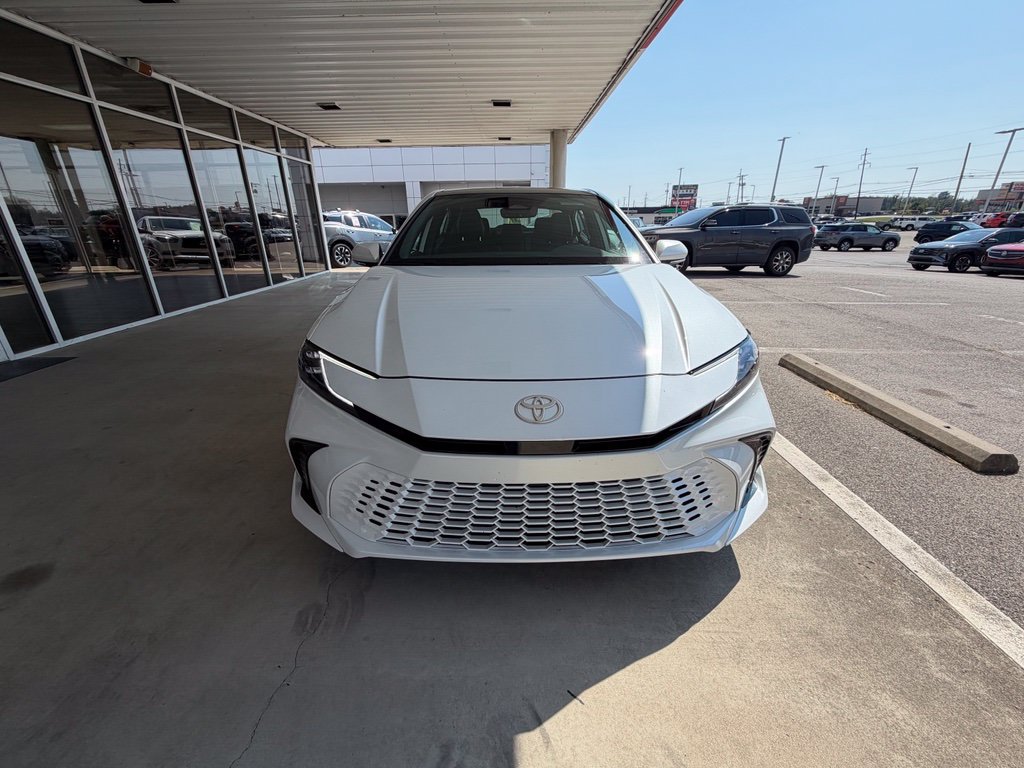 Used 2025 Toyota Camry XSE FWD image 8