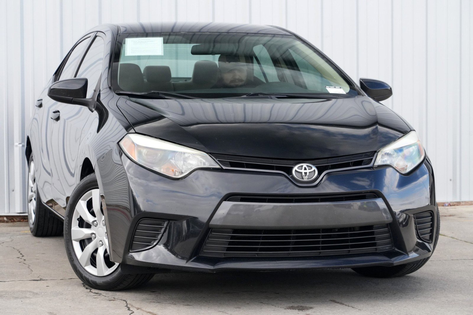 Used 2016 Toyota Corolla LE image 2