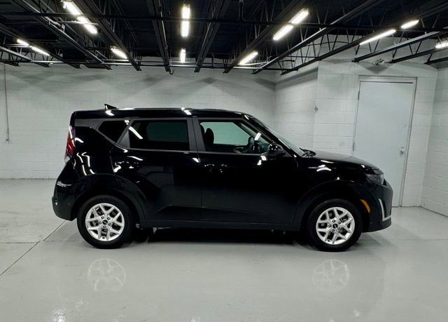 Used 2023 Kia Soul LX w/ LX Technology Package image 2