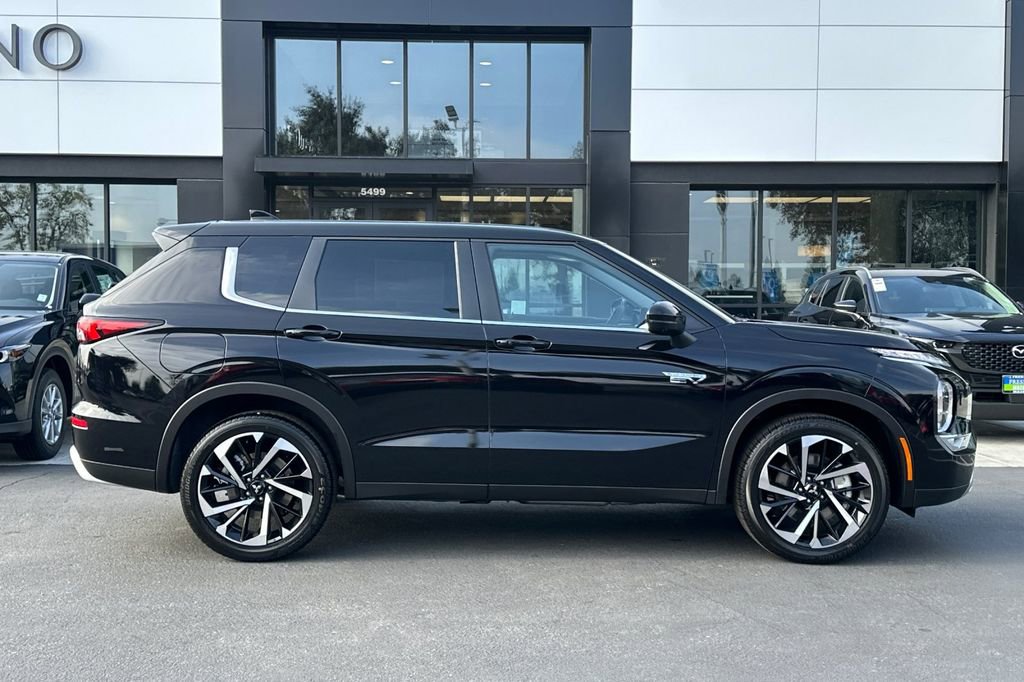 New 2025 Mitsubishi Outlander SE image 4