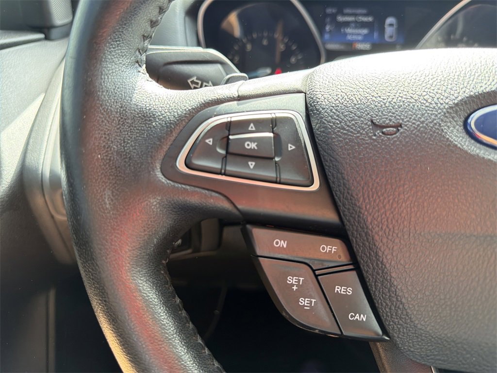 Used 2016 Ford Focus SE w/ SE Sport Package image 23