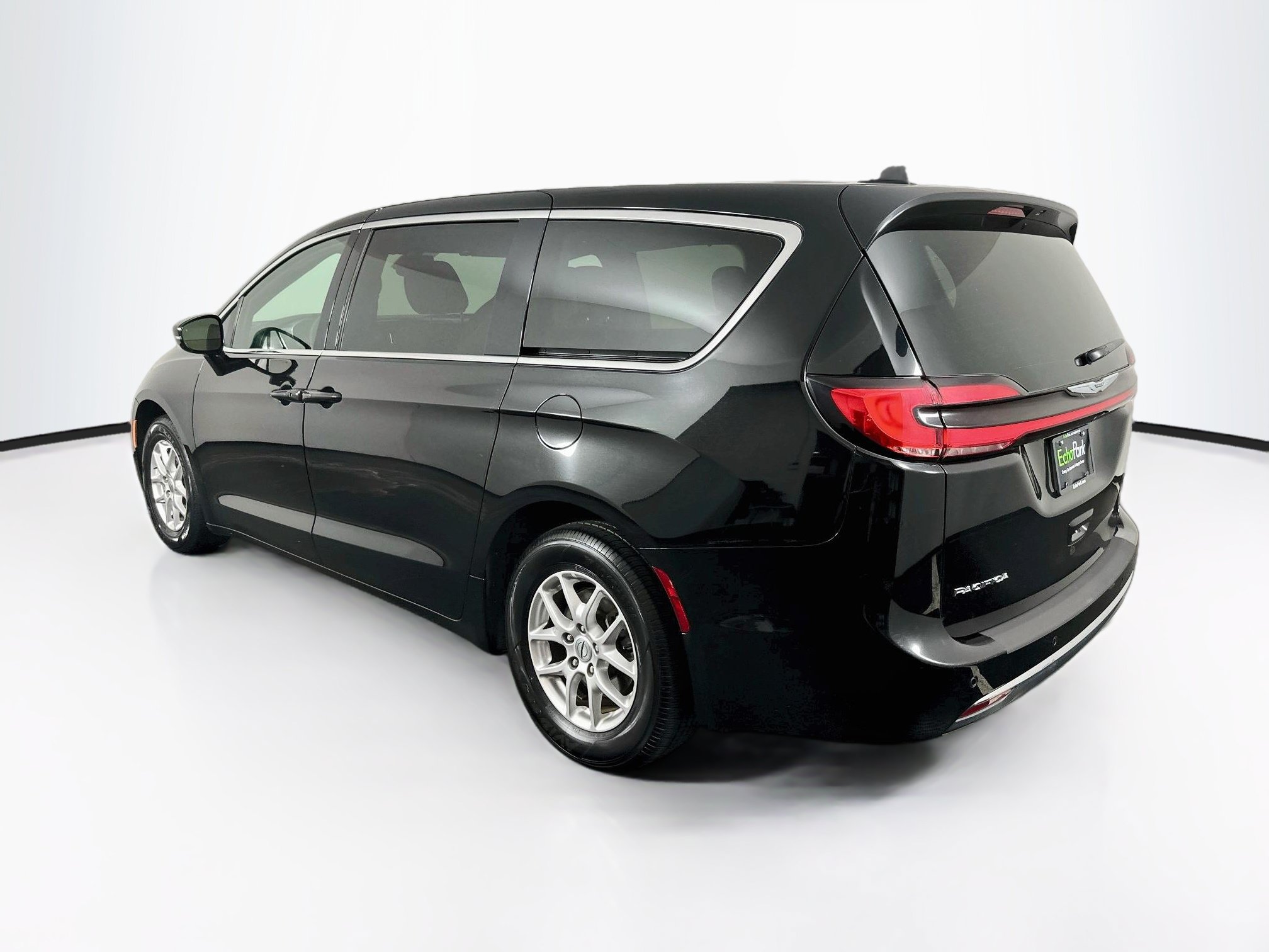 Used 2025 Chrysler Pacifica Select FWD image 5