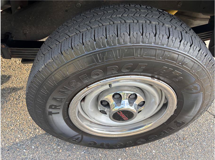 Used 1993 GMC Suburban 2500 RWD image 9