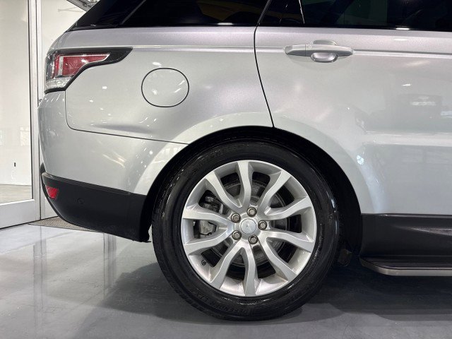 Used 2016 Land Rover Range Rover Sport HSE image 17