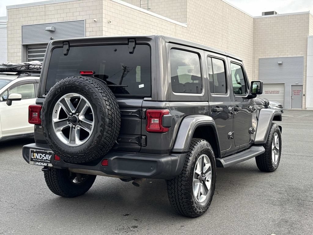 Used 2018 Jeep Wrangler Unlimited Sahara AWD/4WD image 3