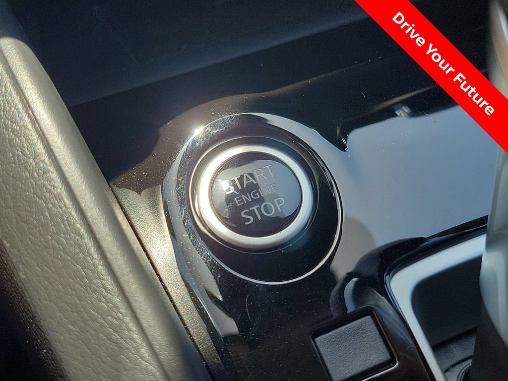 Certified 2025 Nissan Versa SR w/ Trunk Package FWD image 10