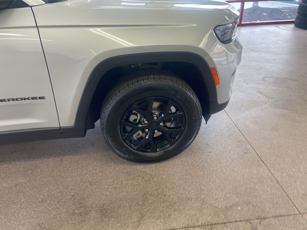 New 2025 Jeep Grand Cherokee Altitude image 22