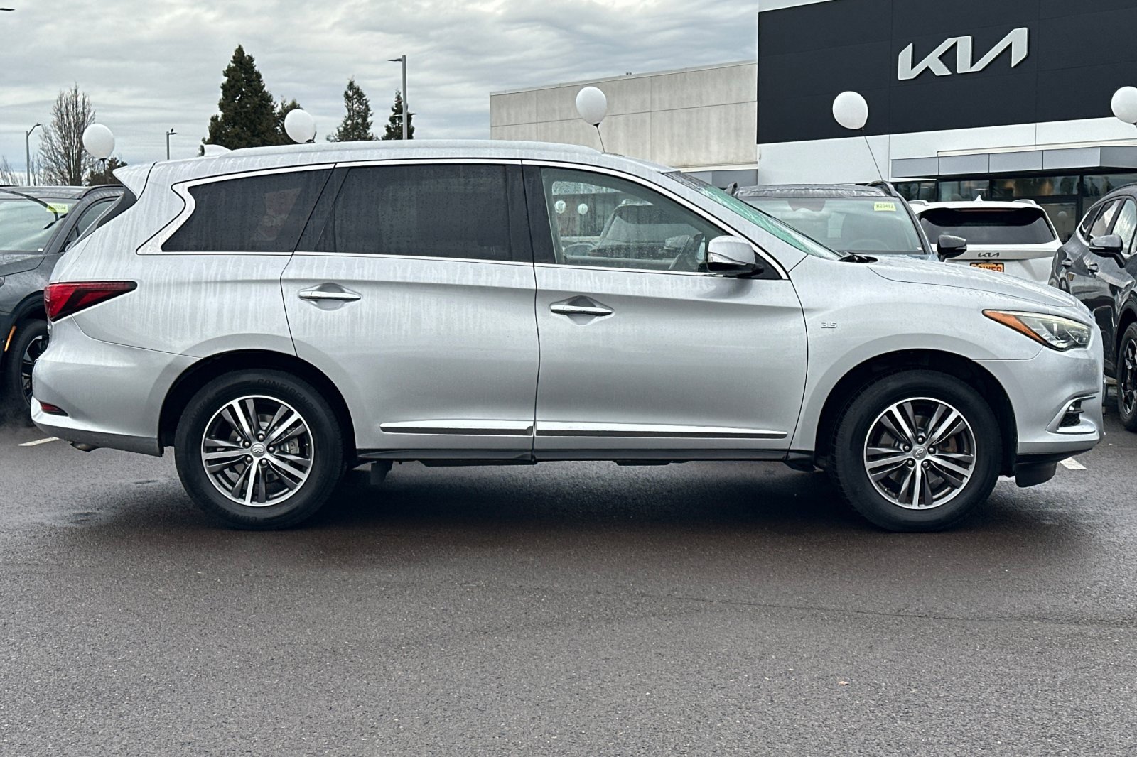 Used 2016 INFINITI QX60 AWD w/ Premium Package image 3