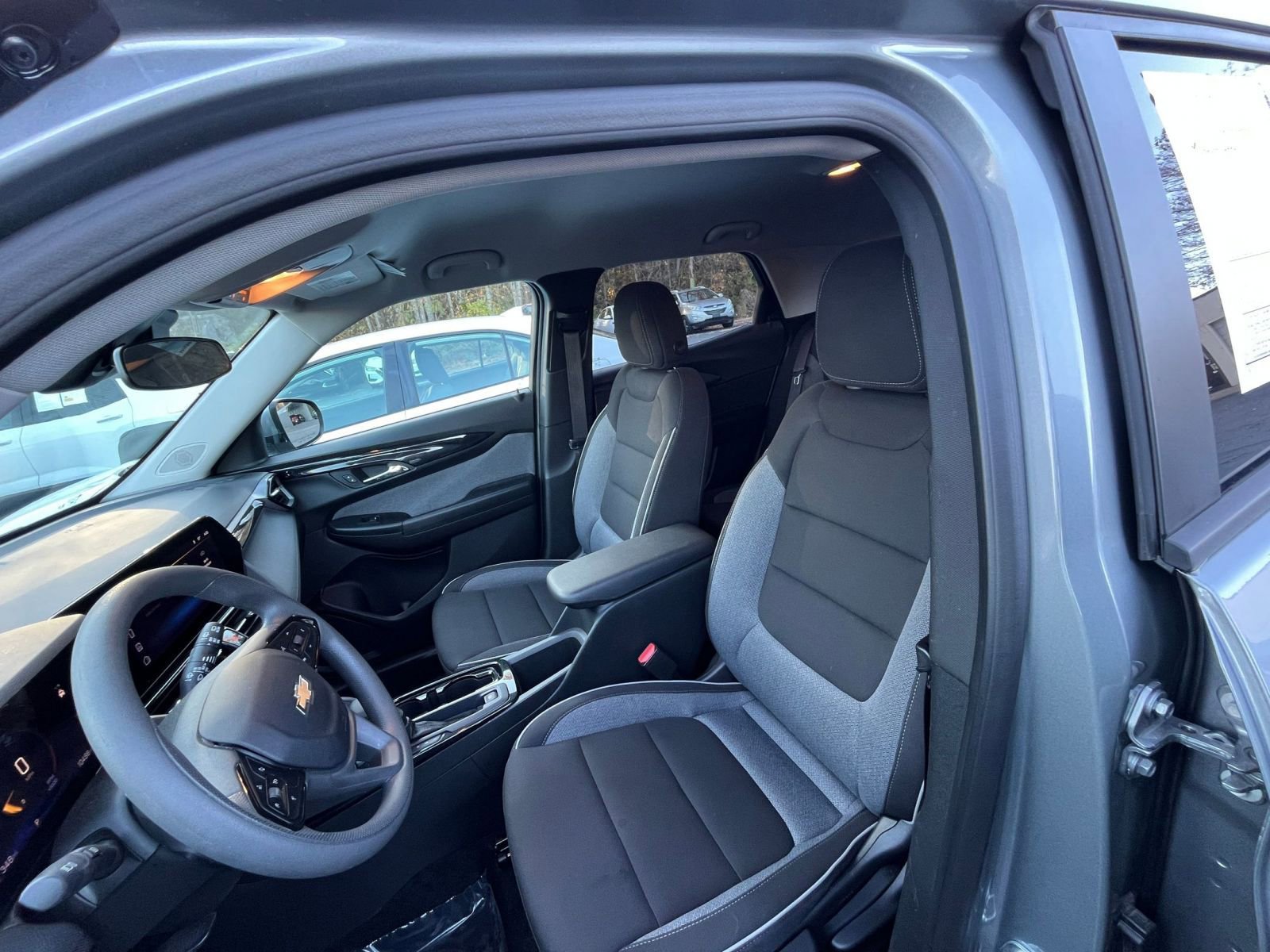 Used 2025 Chevrolet TrailBlazer LT image 32