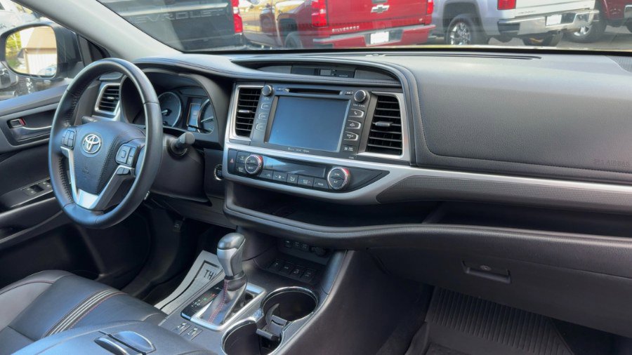 Used 2019 Toyota Highlander SE AWD/4WD image 19